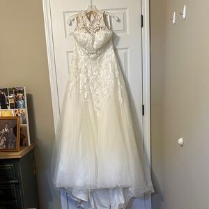 Oleg Cassini Ivory Lace Wedding Dress